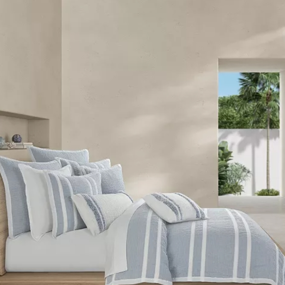 White Sand J Queen NEW York Elegant Blue and White Duvet Cover Size 108× 98 NEW